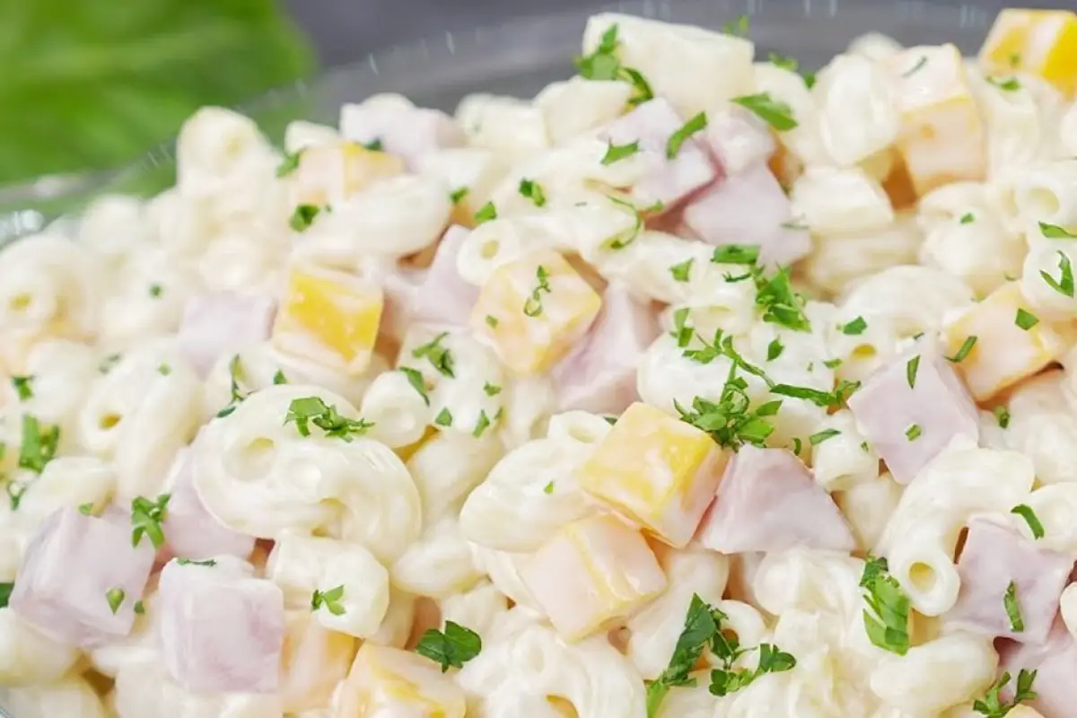 Esta receta de ensalada de coditos es todo lo que necesitas para tu próxima reunión