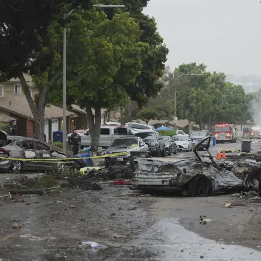 Avión privado se estrella en San Diego, California, y deja al menos dos muertos y ocho heridos