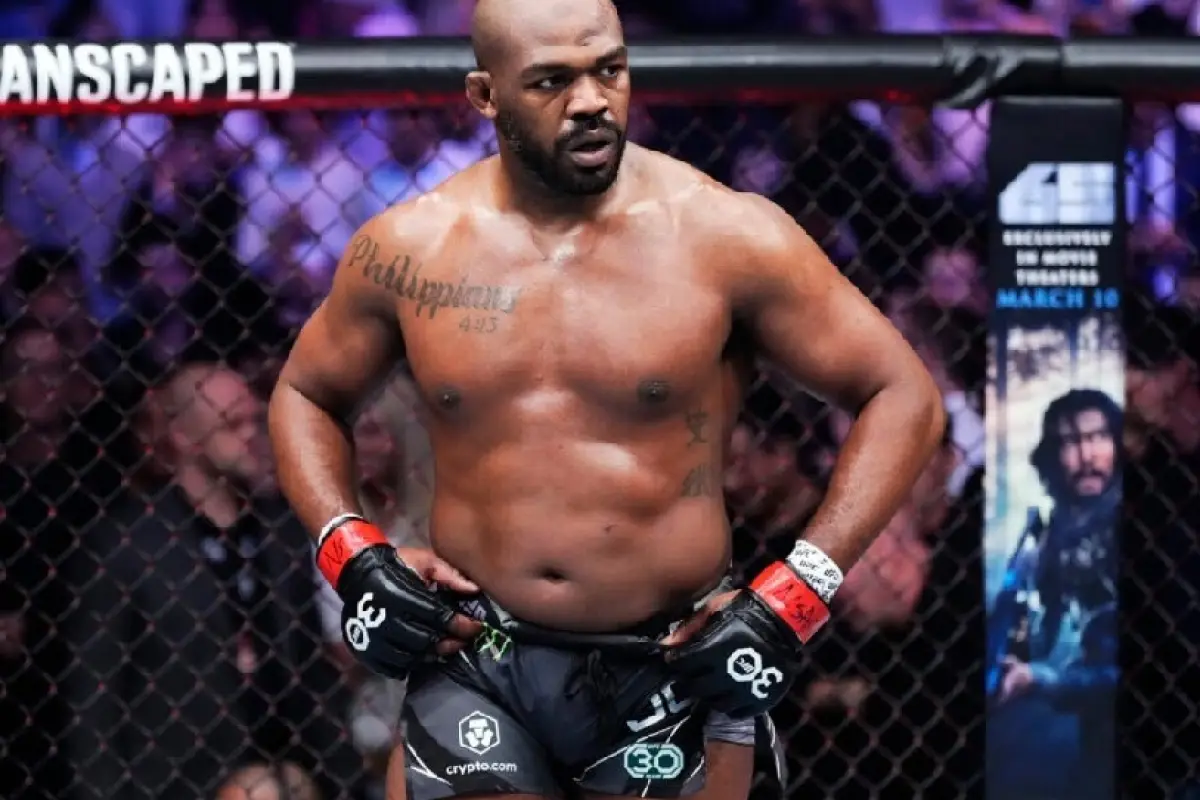 Jon Jones, campeón de peso pesado de la UFC, mantiene en vilo a los fanáticos de las artes marciales mixtas (MMA).