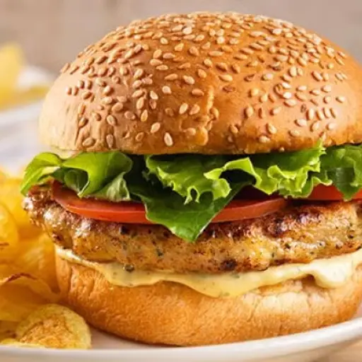 Día Mundial de la Hamburguesa: Un ícono culinario con raíces globales