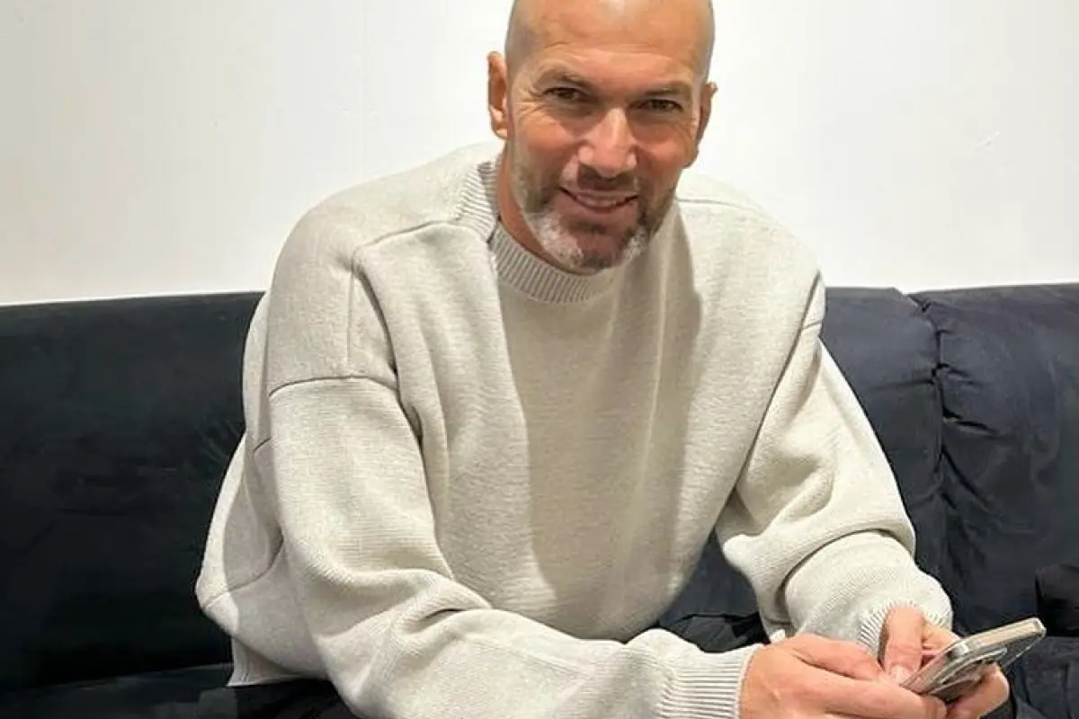 Zinedine Zidane apunta al banquillo de Francia tras la salida de Deschamps