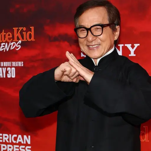 Jackie Chan reafirma su pasión por las acrobacias a los 71 años en estreno de Karate Kid