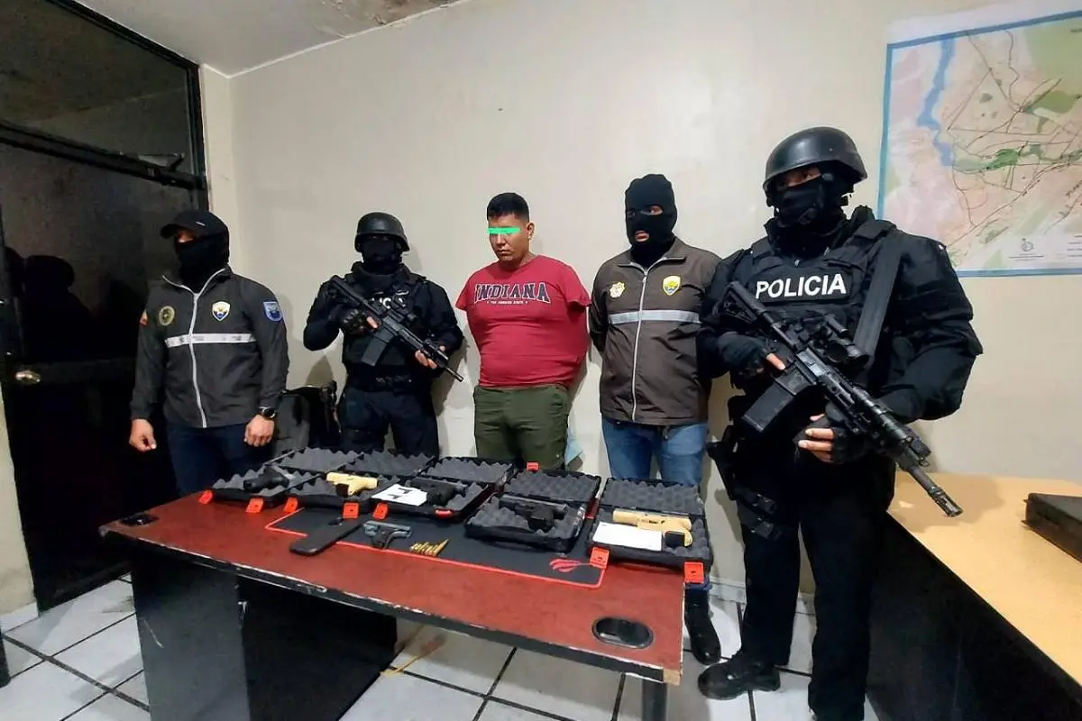 Cae en Portoviejo integrante de “Los Lobos” con arsenal en su poder