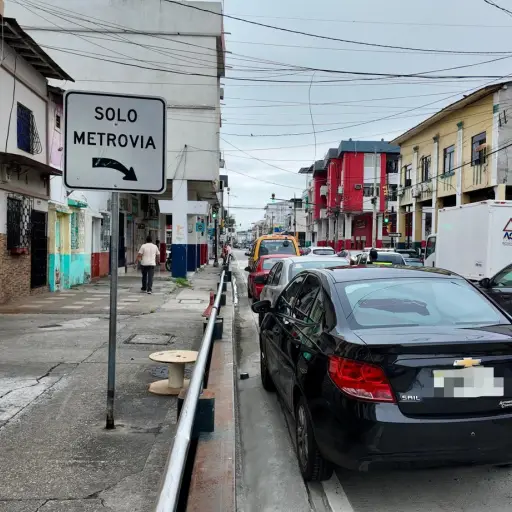 Troncal 4 de Metrovía: ATM intensifica controles y sanciones por invadir carriles en Guayaquil.