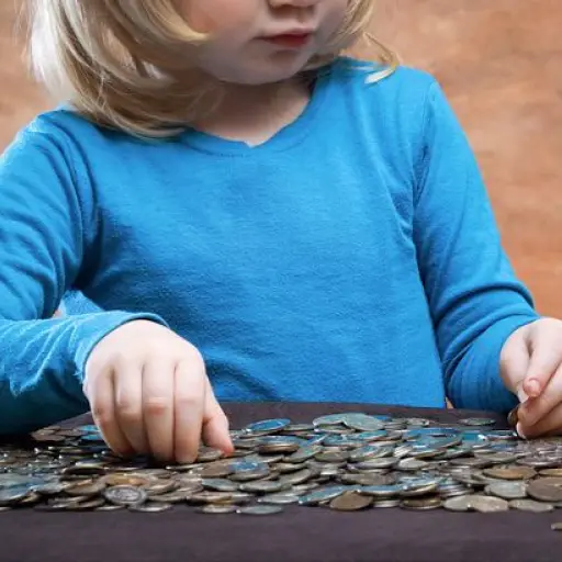 ¿Qué hacer cuando un niño se traga una moneda?