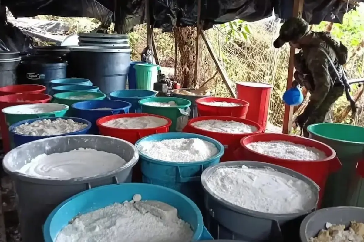 El laboratorio fue destruido y estaba sobre suelo colombiano, pero a  100 metros de frontera con Ecuador. (Foto Ejército de Colombia)