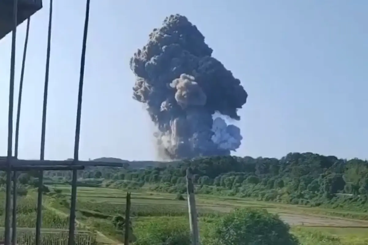 Una explosión en la fábrica de fuegos artificiales Shanzhou Fireworks Co, en China, dejó al menos una persona fallecida, seis desaparecidas y nueve heridas.