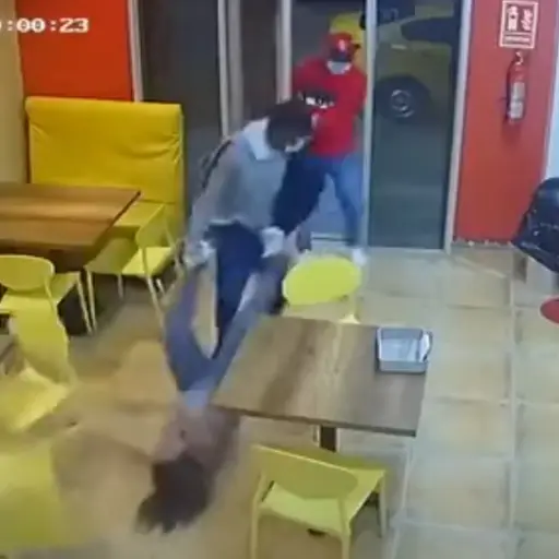 Propietaria de un asadero de pollos fue secuestrada por hombres armados, en Daule (Video)