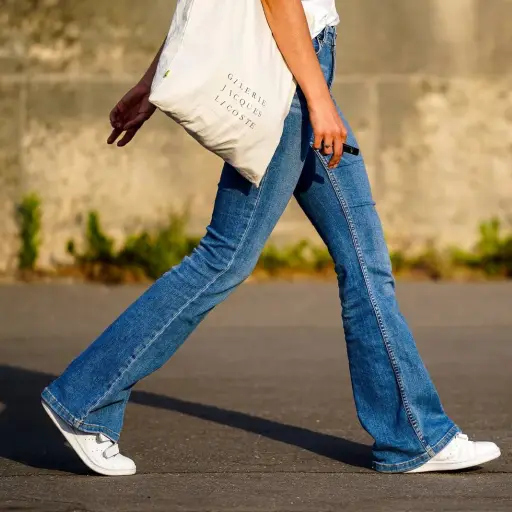 ¿Eres bajita? Estos pantalones te harán ver más alta al instante