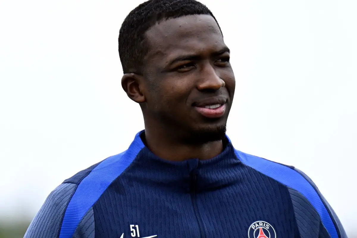 El defensa ecuatoriano Willian Pacho se entrena con el PSG en Estados Unidos para el Mundial de Clubes.