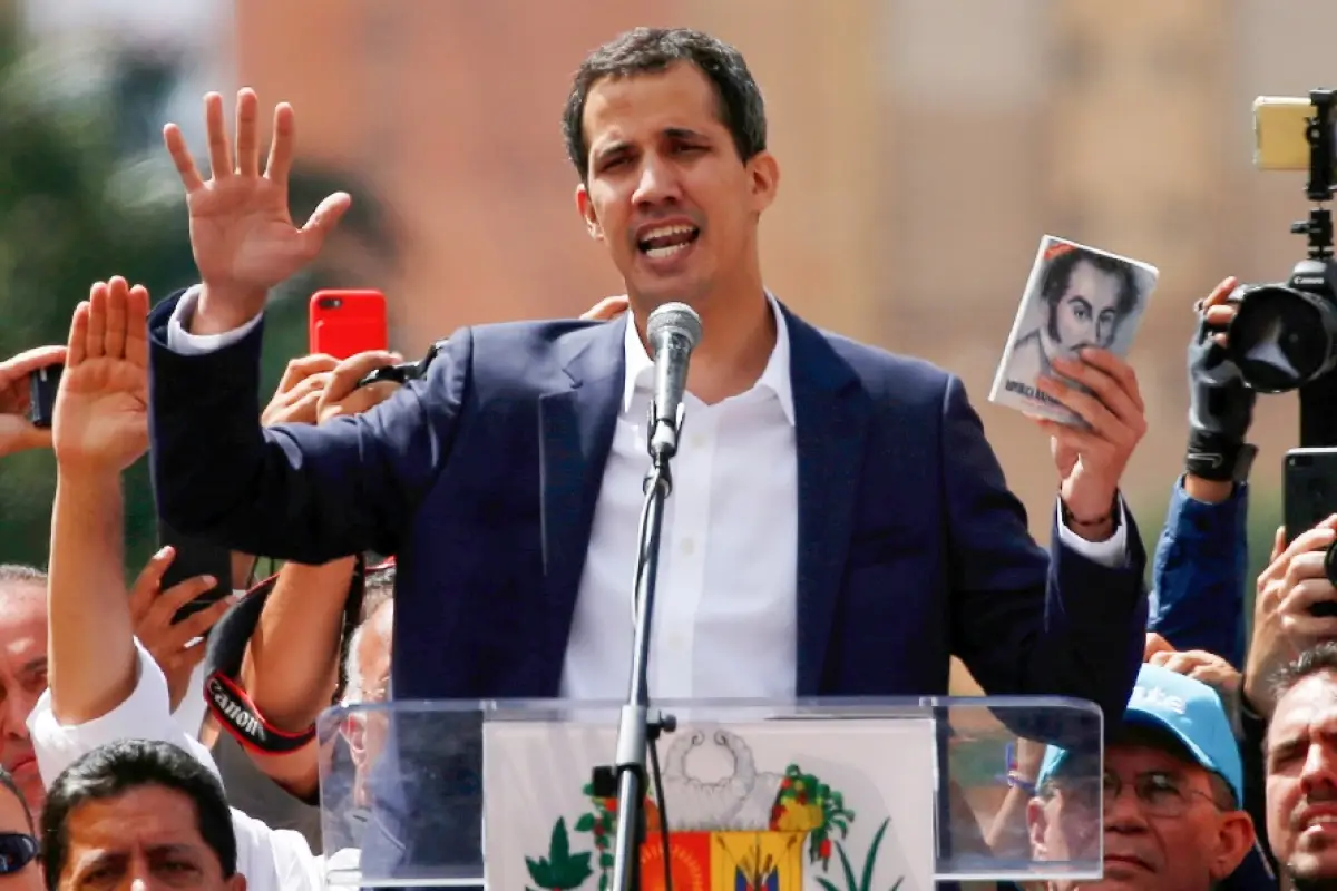 La Fiscalía de Venezuela solicitó este viernes 13 de junio de 2025 una nueva orden de captura contra el líder opositor Juan Guaidó.