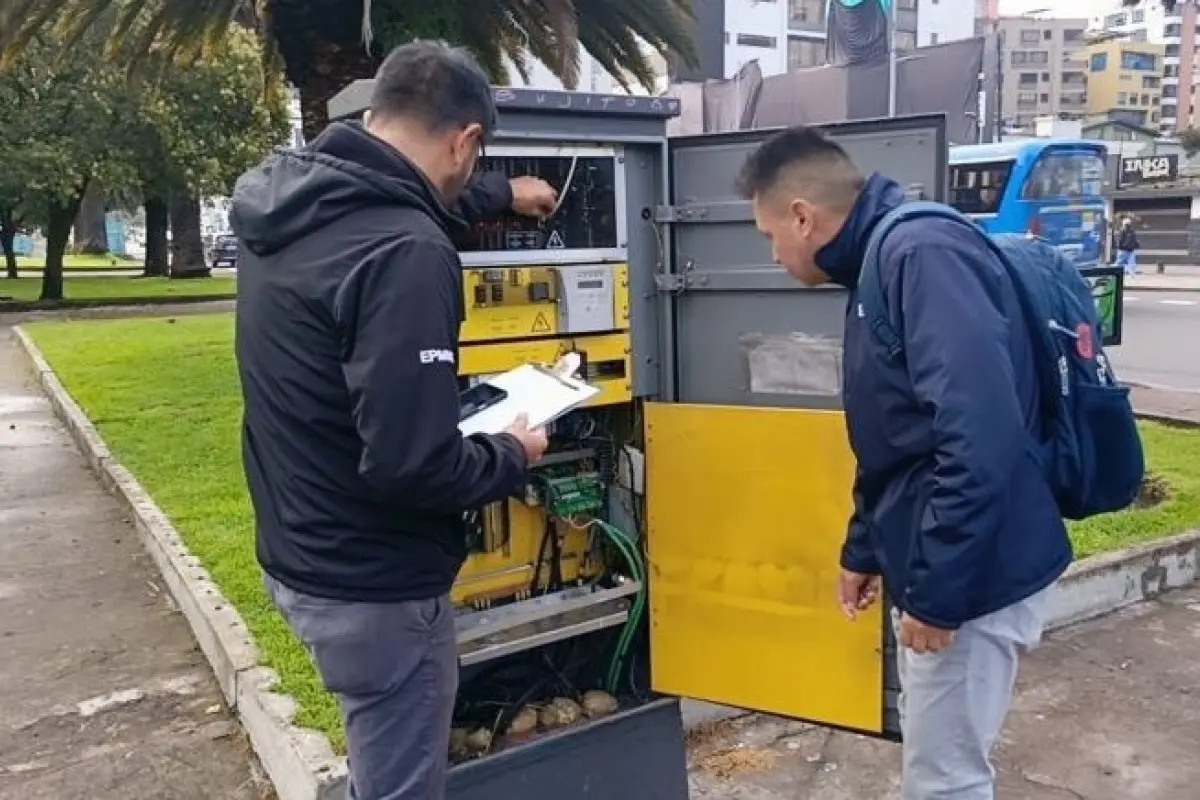 Municipio de Quito optimiza semáforos en 16 intersecciones para mejorar el flujo vehicular