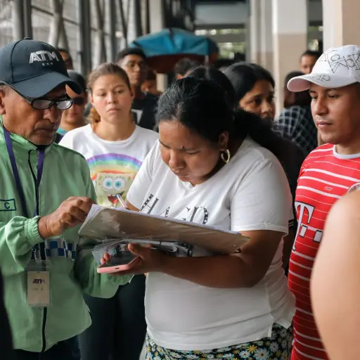 Entrega masiva de tarjetas gratuitas para la Troncal 4 de Metrovía en Guayaquil