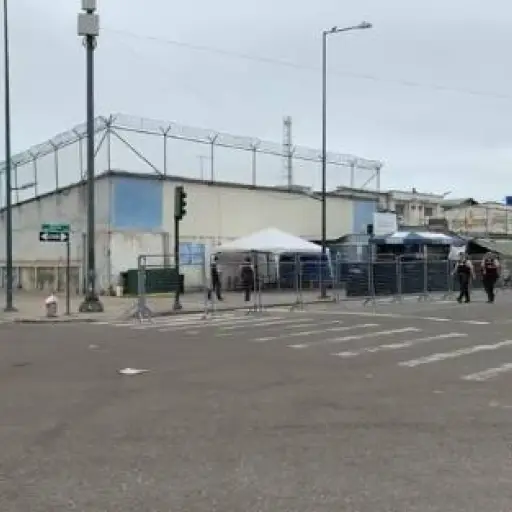 Dejan cabeza de chancho con amenazas en exteriores del Centro de Rehabilitación Social de Machala