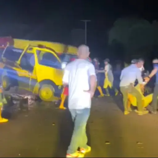 Choque frontal entre camioneta y buseta escolar dejó cinco fallecidos en el sur de Manabí (Video)