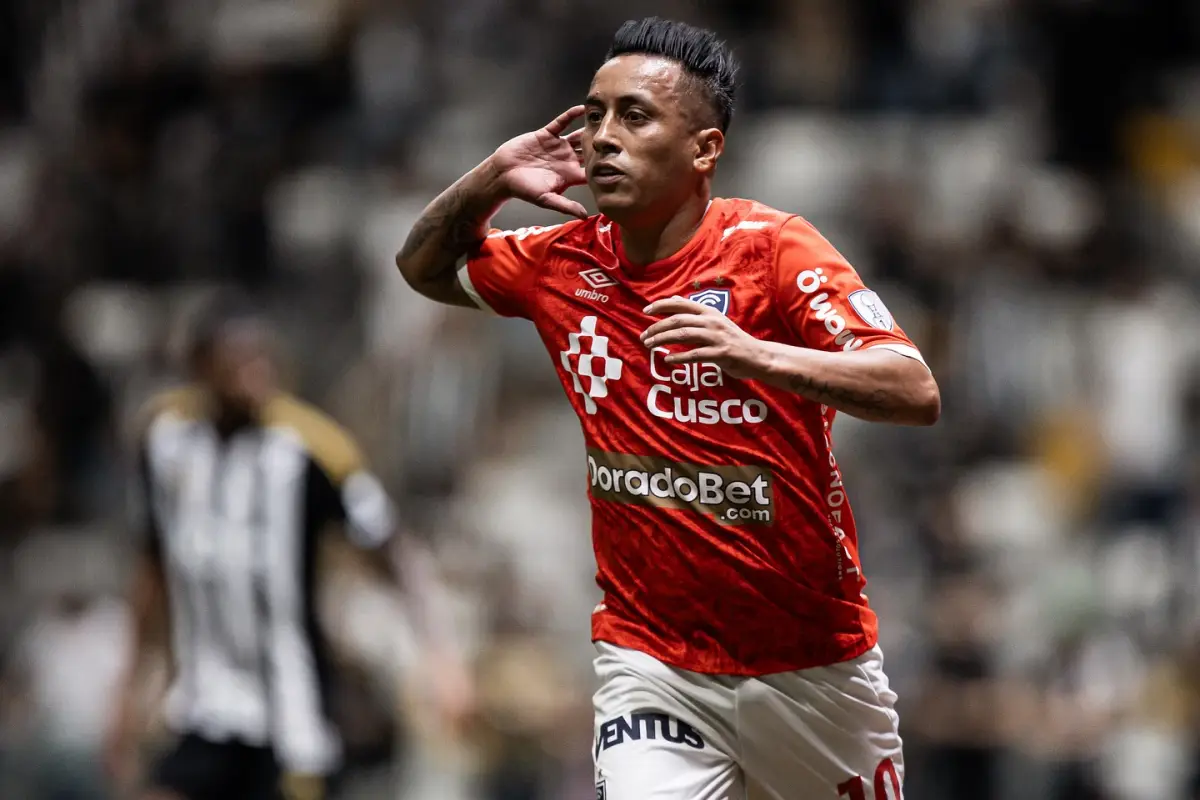 Emelec confirma como refuerzo al volante peruano Christian Cueva
