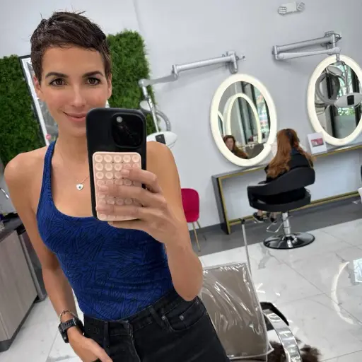La Flaca Guerrero corta aún más su pelo en medio de su tratamiento contra el cáncer