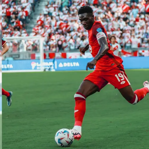 La FIFA indemnizará al Bayern de Múnich por la lesión de Alphonso Davies con la selección de Canadá