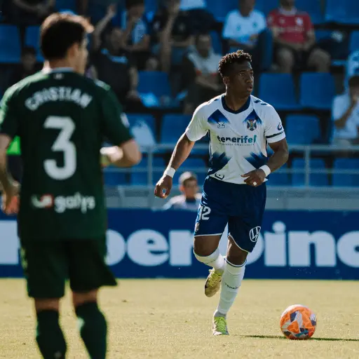Anthony Landázuri extiende su contrato con Tenerife por dos temporadas