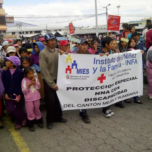 Pobreza afecta al 49,4% de la niñez en Ecuador, reporta el INEC
