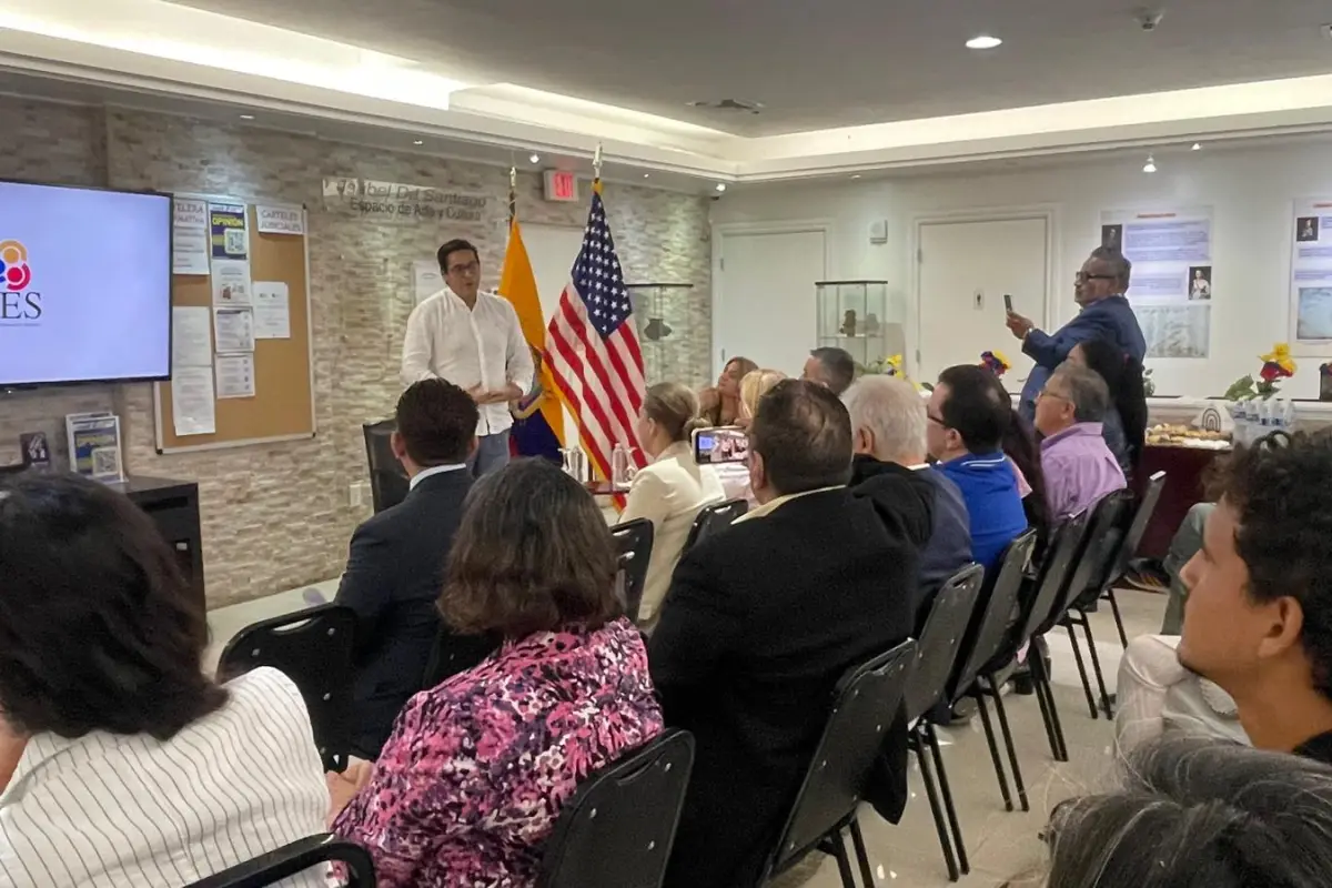 CES conecta con migrantes en Miami para impulsar acceso a la educación superior desde el exterior