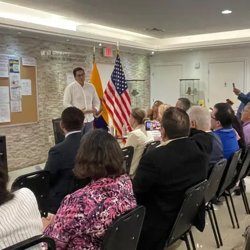 CES conecta con migrantes en Miami para impulsar acceso a la educación superior desde el exterior