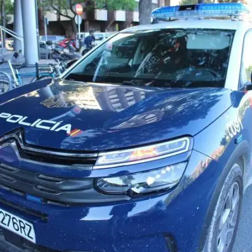 Una madre es arrestada por abofetear a la maestra de su hija frente a los alumnos