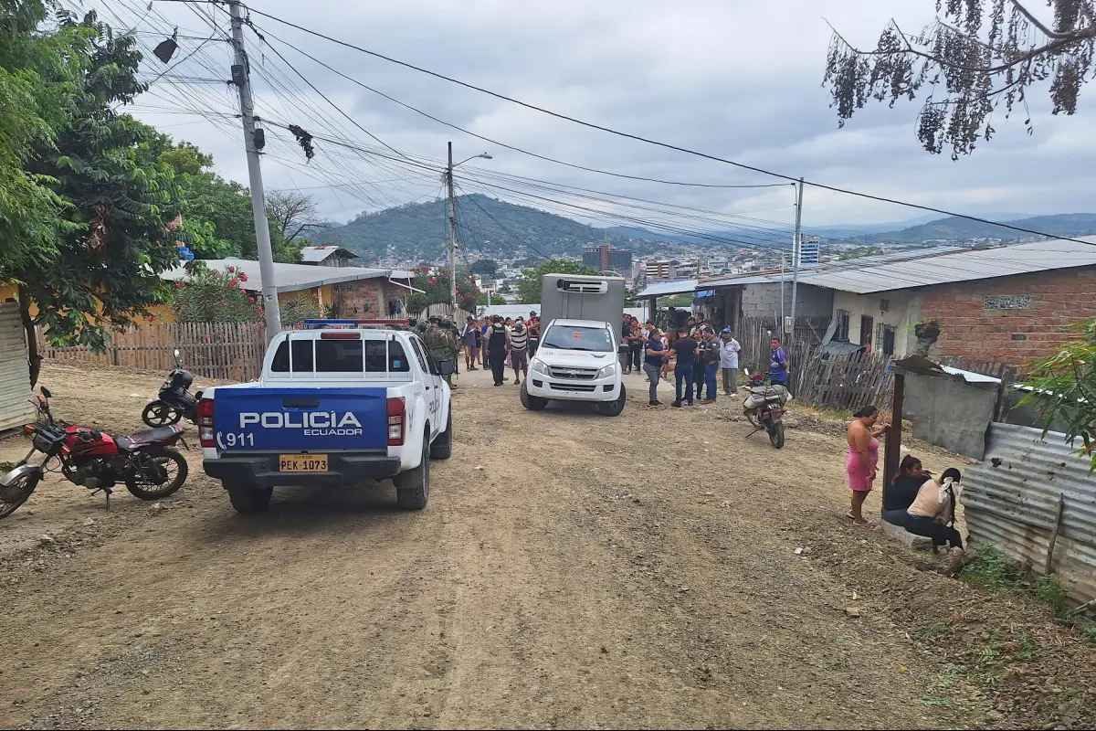 El cuerpo de Cristhian Moreira fue trasladado al centro forense de Manta para la autopsia de rigor.