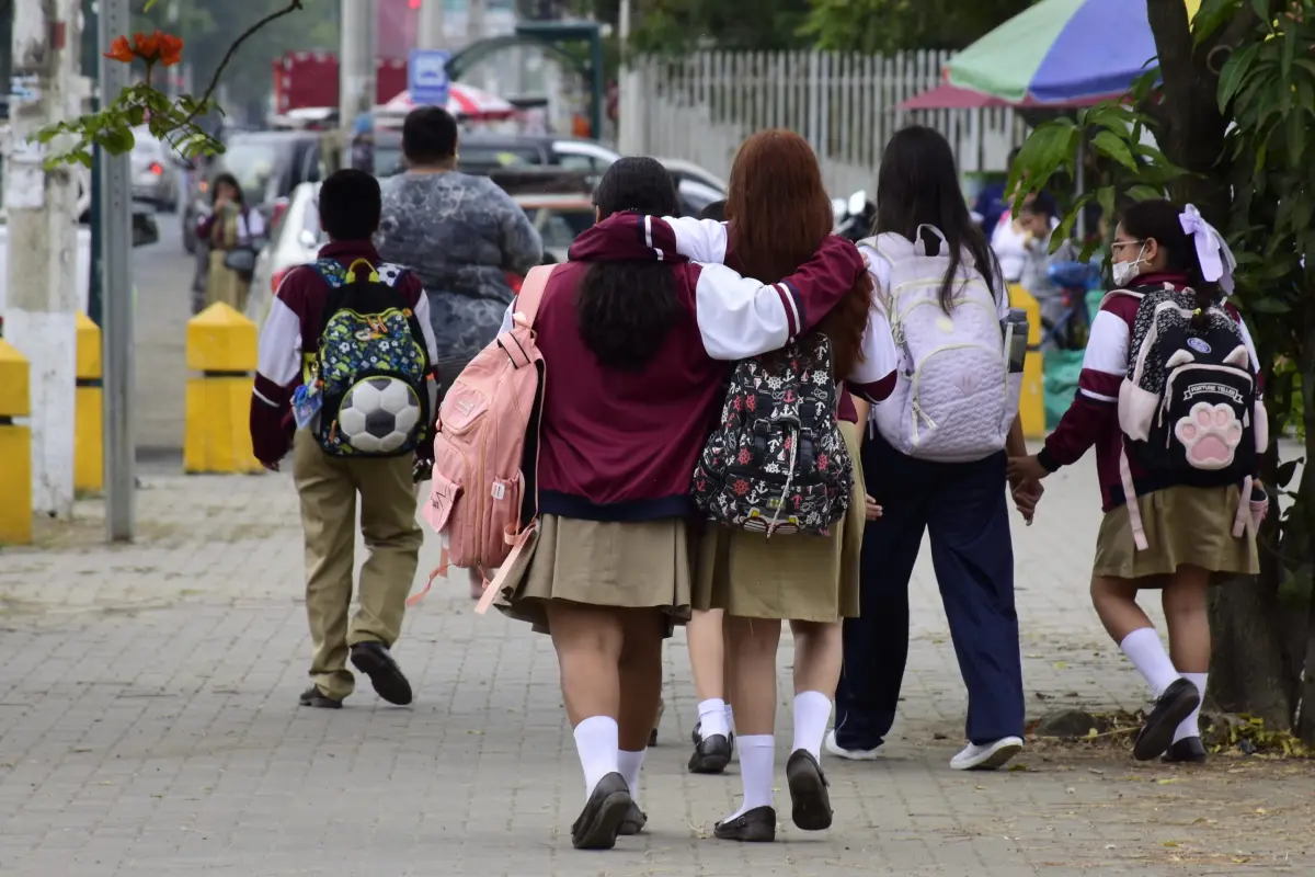 Clases virtuales en Manabí cinco escuelas por invierno, una por inseguridad