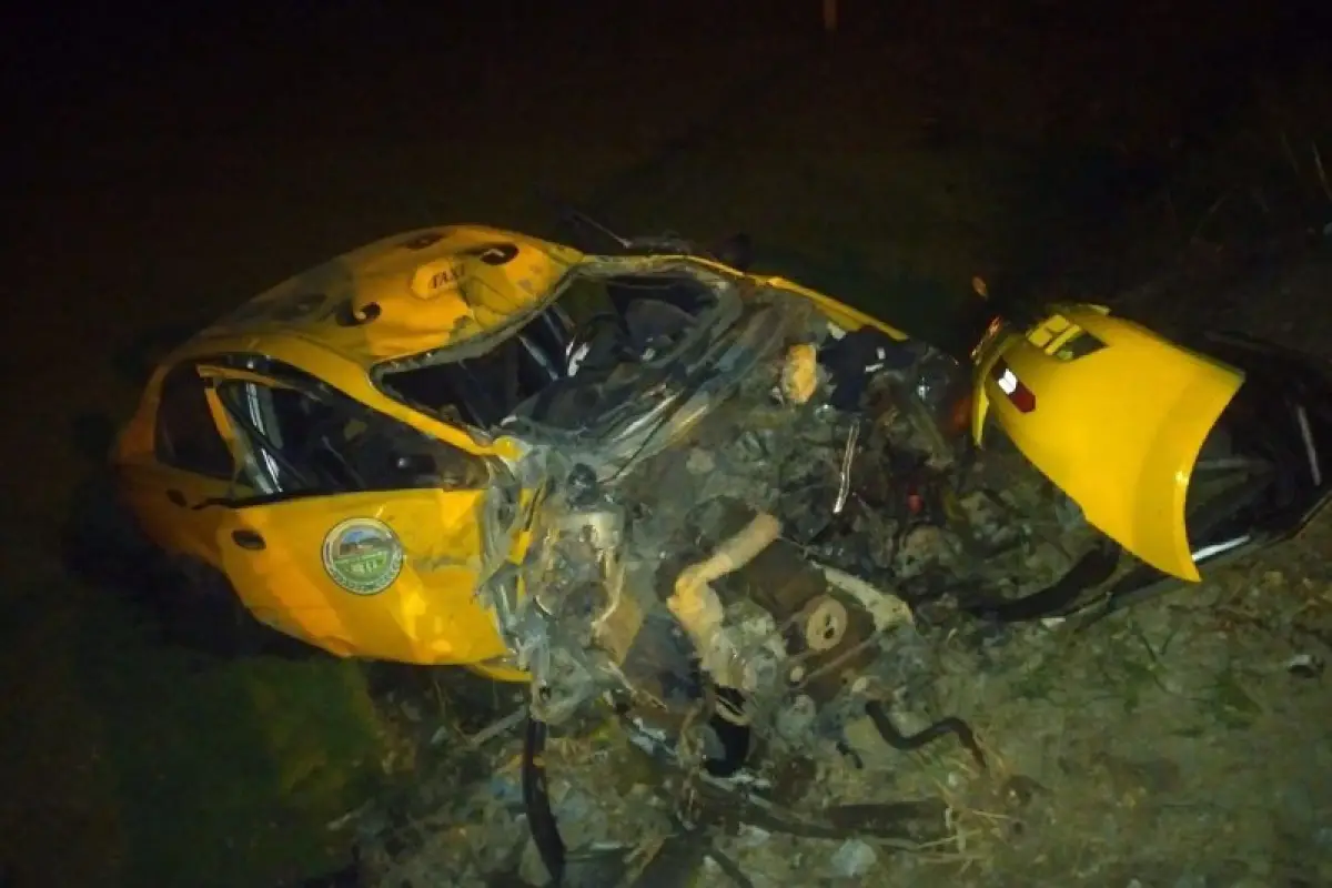 Fingió ser pasajero, robó un taxi y chocó mientras huía en Babahoyo