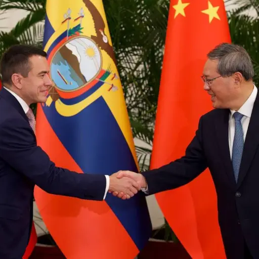 Daniel Noboa se reúne con el primer ministro de China para fortalecer la cooperación bilateral