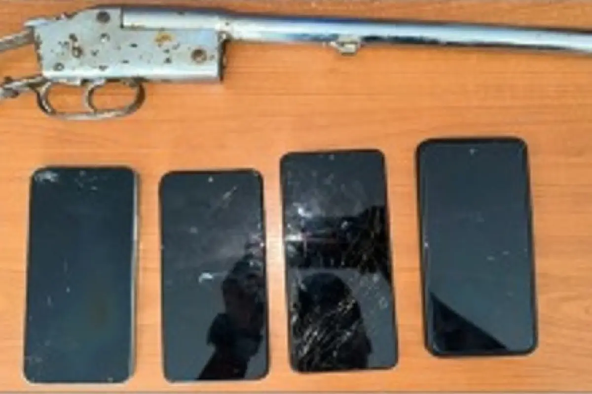 Las evidencias decomisadas quedaron bajo custodia policial para su análisis.