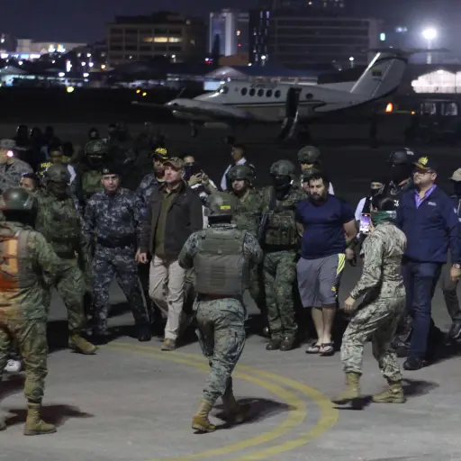 'Fito' arribó a la base aérea Simón Bolívar y será traslado a una prisión de Guayaquil