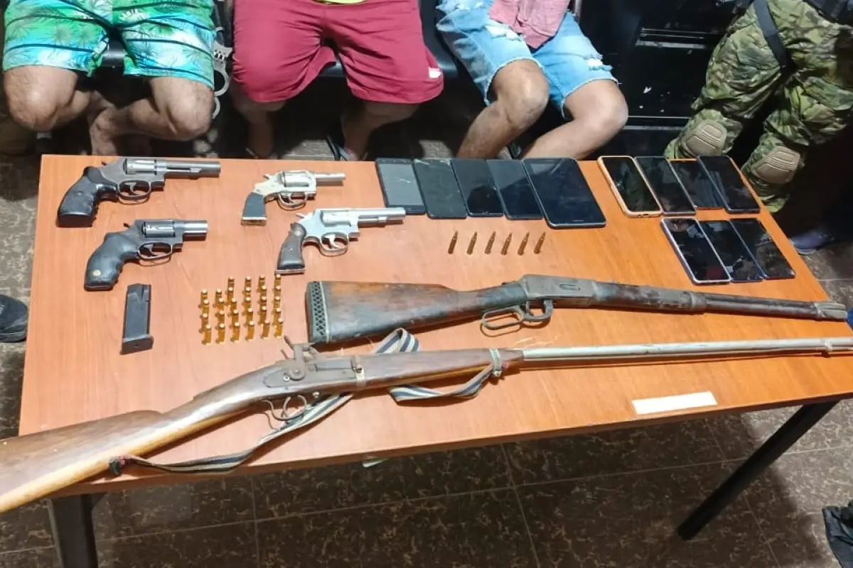 Las Fuerzas Armadas de Ecuador destruyeron más de 6.800 armas, municiones y accesorios incautados al crimen organizado.