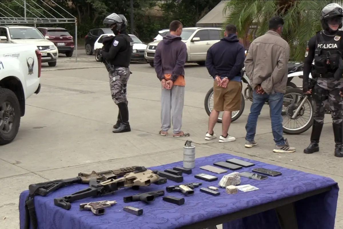 Policía incauta arsenal ilegal en operativos contra el crimen organizado en Manabí