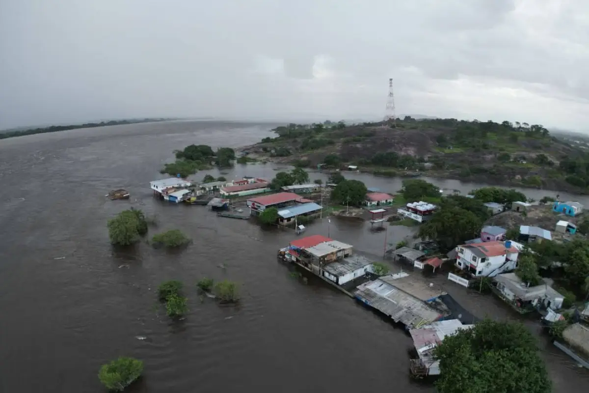 Desbordamiento del río Orinoco deja 199 familias damnificadas en Amazonas, Venezuela.