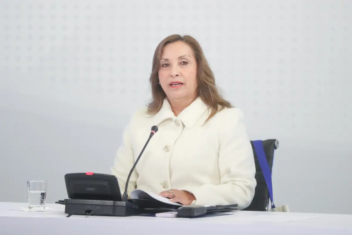 La oposición denuncia ante la Fiscalía a la presidenta de Perú, Dina Boluarte, por subirse el sueldo