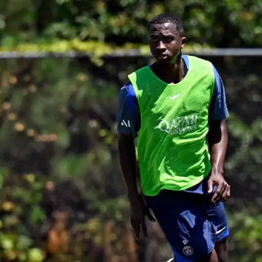 Se le terminó en Mundial de Clubes a Willian Pacho por expulsión. Si PSG llega a la final no la jugará