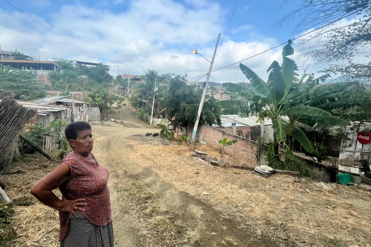 Sin agua y con postes en riesgo: El abandono de la ciudadela Fabián Palacios de Portoviejo