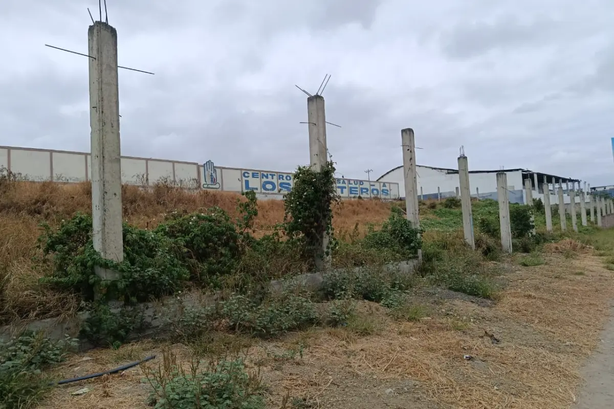 local 1 principal, Este es uno de los terrenos que es parte de la subasta del Municipio de Manta. Está ubicado en la vía Puerto Aeropuerto.