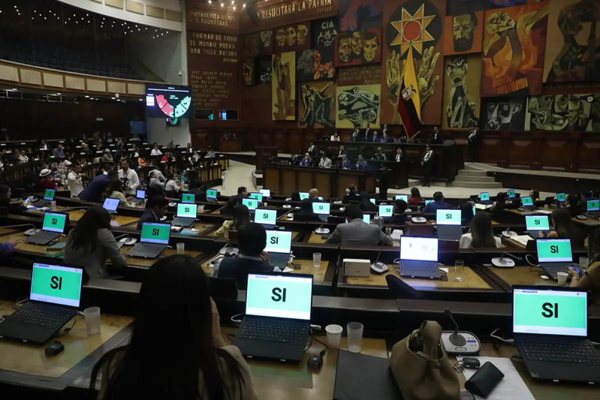 Fotografía del pleno de la Asamblea Nacional del Ecuador,  