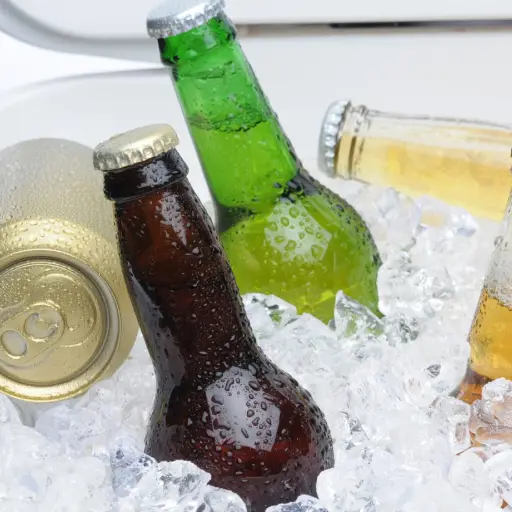 ¿La cerveza sabe mejor en botella que en lata? Esto dice la ciencia sobre esta percepción humana