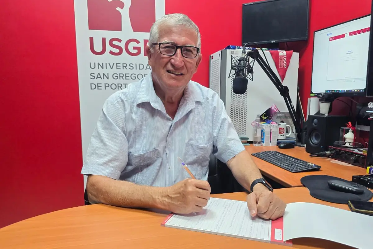 Ramiro Molina ha dedicado tiempo a investigar y preservar la historia de Portoviejo, siendo reconocido como Cronista Vitalicio.