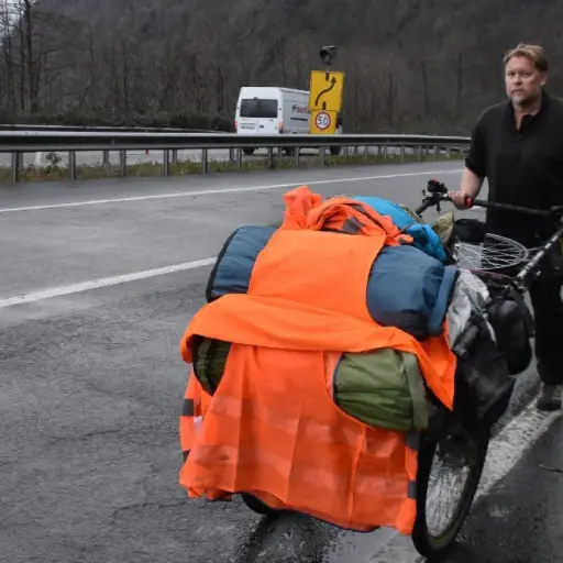 El británico Karl Bushby avanza en su caminata desde Chile hasta su casa en Inglaterra