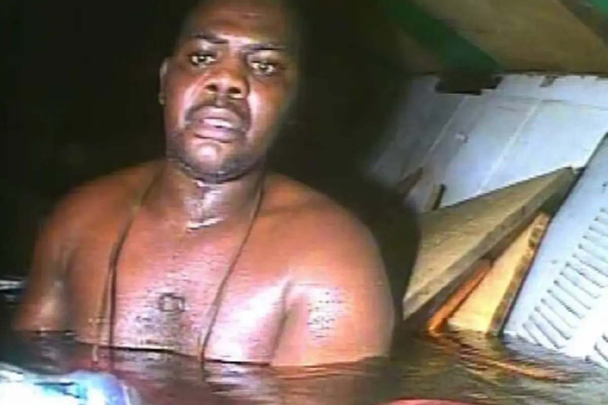 Harrison Okene, un cocinero nigeriano, sobrevivió tres días atrapado bajo el agua a 30 metros de profundidad.