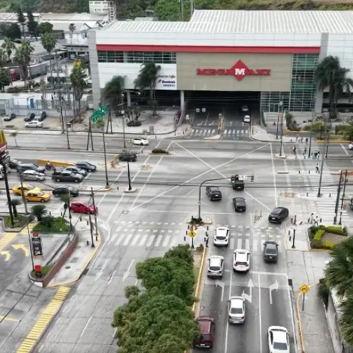 Conflicto en Guayaquil por obra suspendida en Av. El Bombero: Acusaciones  y pugna política