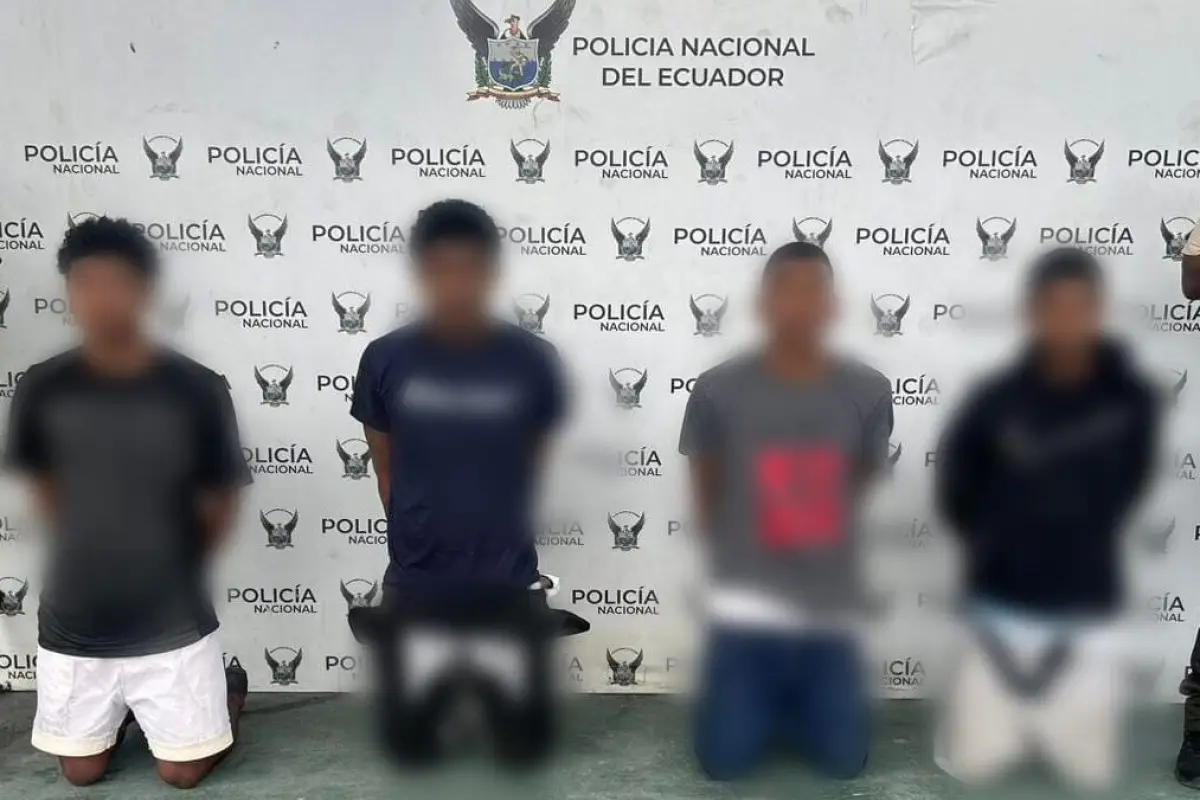 'Pasajeros' armados en un bus fueron sorprendidos por la Policía en Esmeraldas