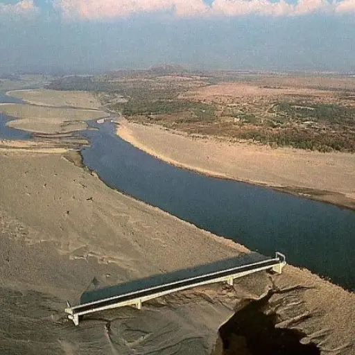 Puente Choluteca: La obra que sobrevivió al huracán Mitch, pero perdió su río