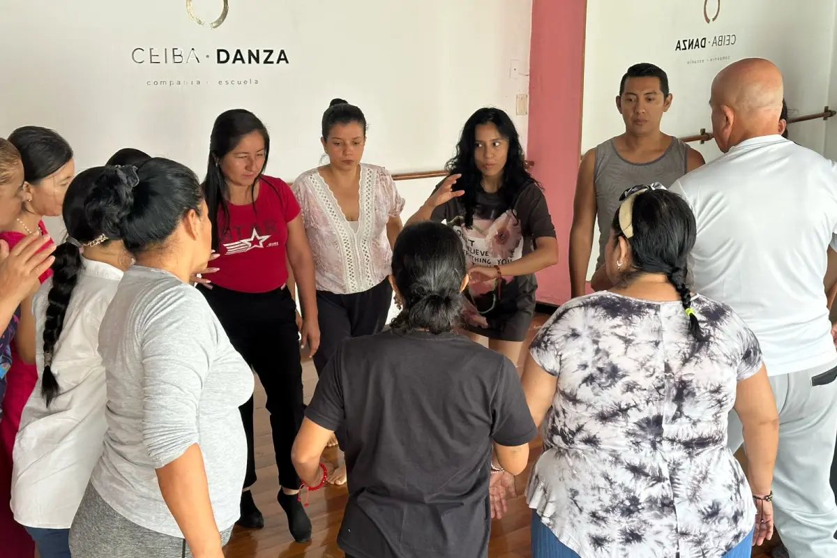 Magaly Llumipanta lideró el taller de danza movimiento terapia, que culminó el viernes 25 de julio. FOTO: La Marea.