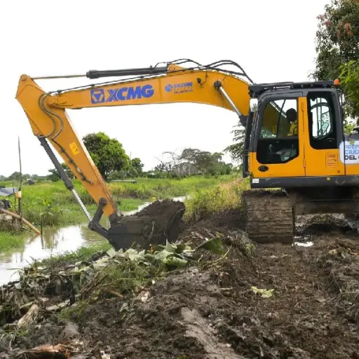 Prefectura del Guayas separa a funcionario que vendía diesel de la maquinaria que él operaba
